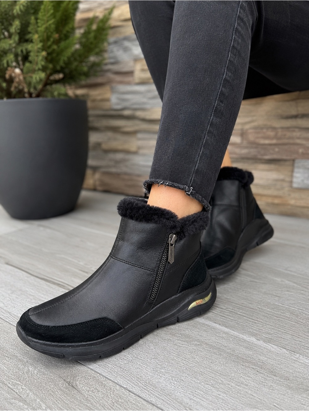 Skechers Arch Fit Women’s 11 Black Leather Faux Fur Ankle Boots Zip Comfort